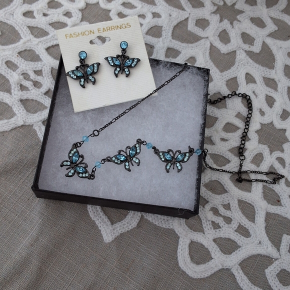 VTG Blue Butterfly Earrings & Necklace Set - Picture 4 of 5